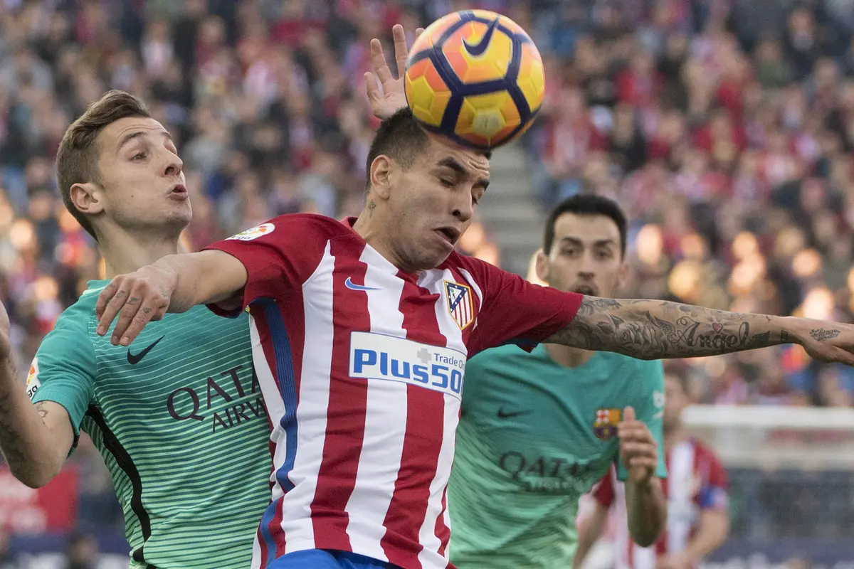 Kalahkan Atletico, Barcelona Pepet Real Madrid