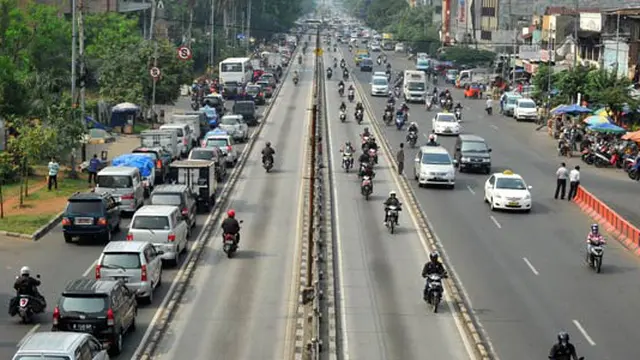 Kepergok Masuk Busway, Mobil Dinas TNI Kabur