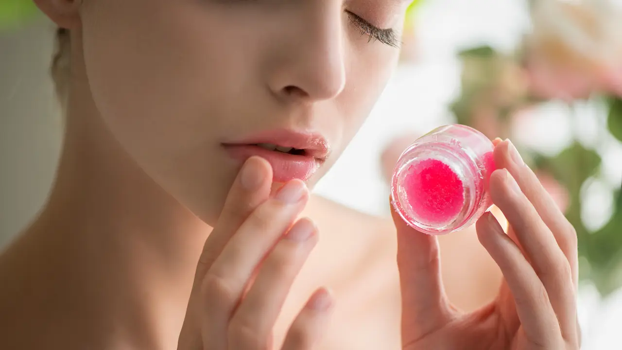 How to 3 Langkah Menggunakan Lip Scrub Agar Bibir Terlihat Cerah dan