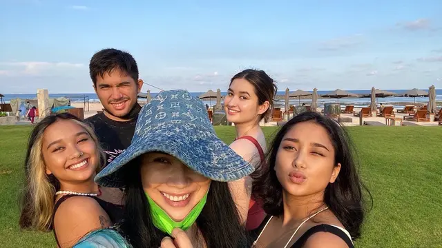 6 Potret Kebersamaan Titi DJ dengan Anak Kembarnya, Selalu Kompak