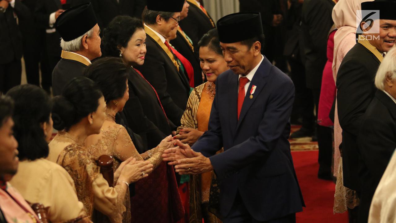 Presiden Jokowi Anugerahkan Tanda Kehormatan