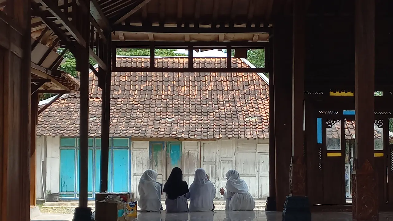 Ilustrasi santri anak di Pondok Pesantren Assalafiyyah 2 Mlangi, Sleman