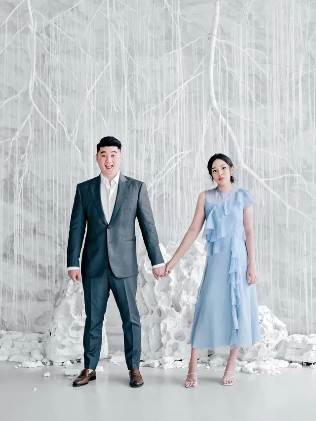 Jarang Tersorot, Ini 6 Potret Mesra Chef Arnold dan Istri