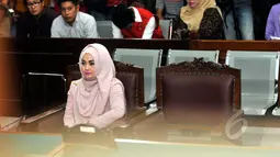 Eddies Adelia saat menjalani persidangan di Pengadilan Negeri Jakarta Selatan, Rabu (28/4/2015). Majelis Hakim PN Jaksel menjatuhkan vonis kepada terdakwa kasus pencucian uang, Eddies Adelia dengan hukuman tiga bulan penjara. (Liputan6.com/Panji Diksana)