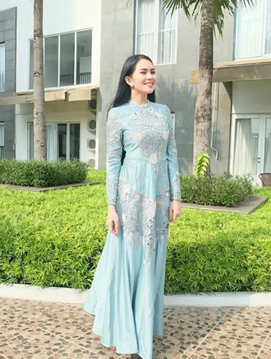 "Kalau yang kemaren kan sempet aku vakum beberapa lama, hampir setahun ini aku mengurangi pekerjaan karena mikirnya mungkin saatnya udah (berubah), tapi ternyata jiwa aku disini, happines aku disini,” tuturnya. (Instagram/kartikaputriworld)