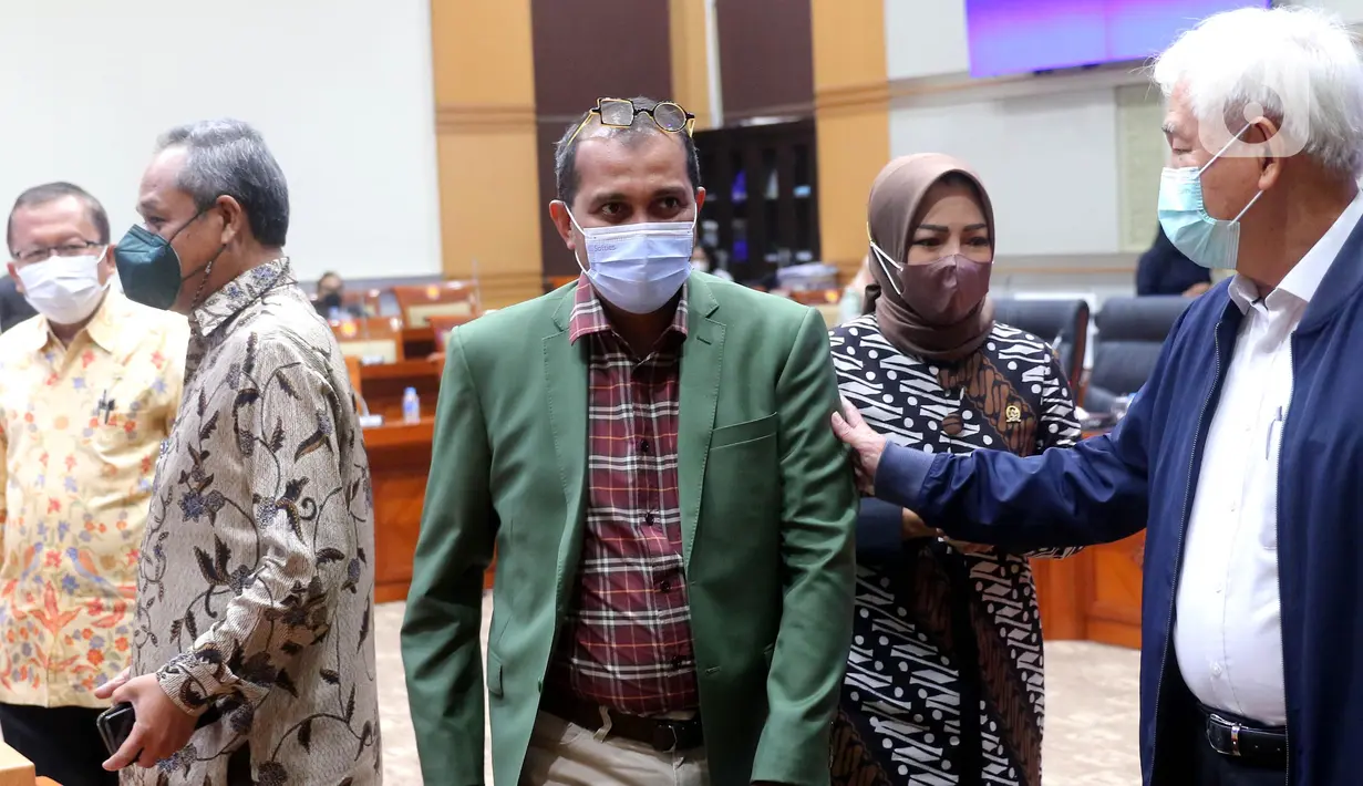 Wakil Menteri Hukum dan HAM Edward Omar Sharif Hiariej usai rapat kerja bersama Komisi III DPR, Jakarta, Rabu (6/7/2022). Komisi III dan Pemerintah bersepakat menyelesaikan RUU tentang KUHP khususnya terkait 14 isu krusial RUU KUHP sebelum diserahkan ke pembicaraan tingkat selanjutnya sesuai ketentuan perundang-undangan. (Liputan6.com/Angga Yuniar)