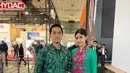 Hadiri acara di Jerman, Erina Gudono dan Kaesang Pangarep samaan dengan warna hijau. Kaesang pilih kemeja batik lengan panjang dan Erina tampil dengan kebaya betawi [@erinagudono]