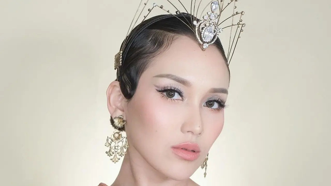 Ayu Ting Ting dengan busana nuansa etnik (Instagram/ayutingting92)