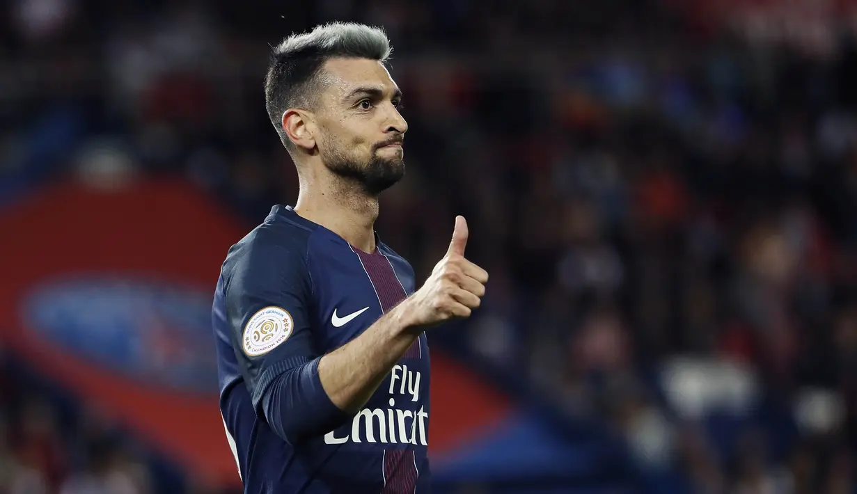 6. Javier Pastore - Ketika melawan AS Monaco pada Trophée des Champions, dirinya menjadi pilihan di sisi kiri PSG. Tetapi untungnya gelandang asal Argentina ini juga piawai bermain di posisi gelandang tengah jadi posisinya aman. (AFP/Franck Fife)