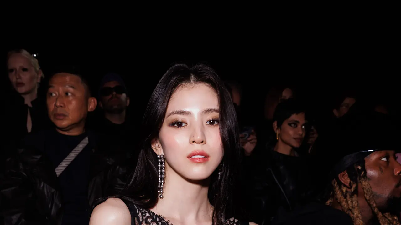 Pesona Garang Han So Hee di Paris Fashion Week, Berdampingan dengan Naomi Campbell dan Anna Wintour