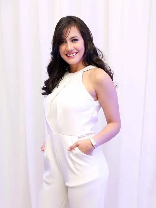 "Jadi di film The Guys ini adalah film pertama aku dari drama komedi, dan aku berperan sebagai Amira," kata Pevita Pearce di gedung Soraya Intercine Films, Menteng, Jakarta Pusat, Senin (13/3). (Nurwahyunan/Bintang.com)
