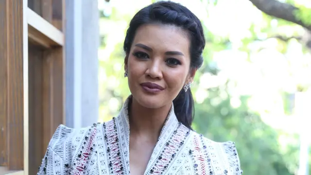 [Bintang] Farah Quinn