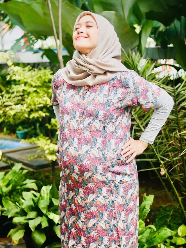 Hamil Anak Kedua, Ini 6 Potret Adhitya Putri Istri Ridwan Ghany Pamer Baby Bump