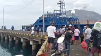 Evakuasi warga terdampak erupsi Gunung Ruang keluar dari Pulau Tagulandang, Kabupaten Kepulauan Sitaro, Sulut.
