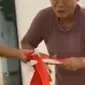 Video aksi menggunting bendera merah putih yang dilakukan seorang ibu di Sumerang viral di media sosial. (Liputan6.com/ Ist)