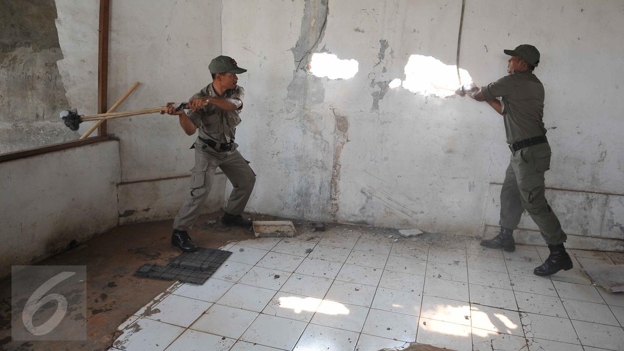 20151008-Eksekusi Pembongkaran Puluhan Bangunan Untuk Tol Becakayu-Jawa Barat