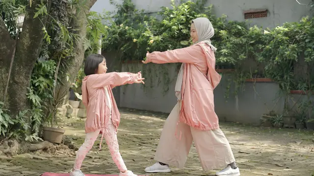 Busana pengganti APD saat pandemi virus corona