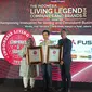 Product Manager Tolak Angin, Ludwig Brasali saat menerima penghargaan The Indonesia Living Legend Companies and Brands 2024 di Hotel Shangri La, Jakarta, Senin (10/6).