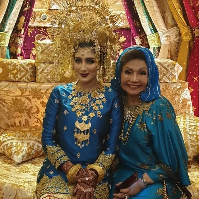 7 Potret Kebersamaan Elly Kasim dengan Rekan Artis, Penuh Kenangan