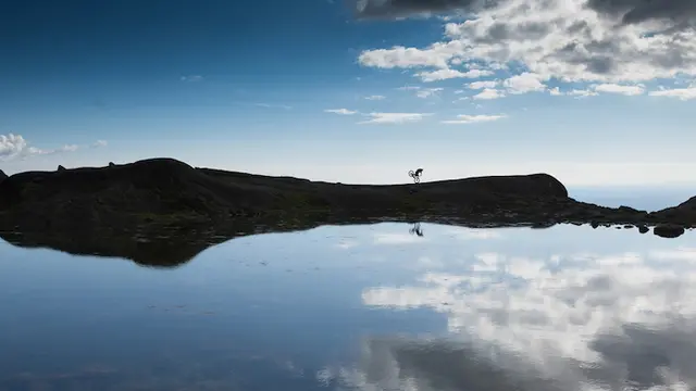 Melihat Aksi Ekstrem Danny MacAskill Nikmati Alam Skotlandia