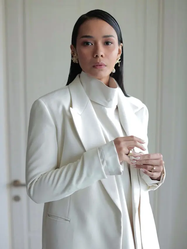 Transformasi Adinia Wirasti, dulu Tomboy Kini Makin Elegan dan Berkelas
