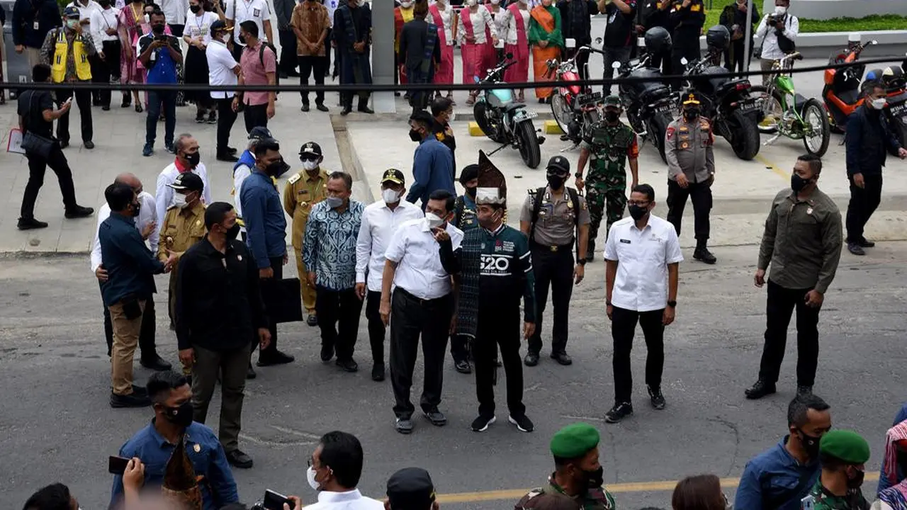 Presiden Joko Widodo atau Jokowi meresmikan Kawasan Pantai Bebas Parapat, Kabupaten Simalungun