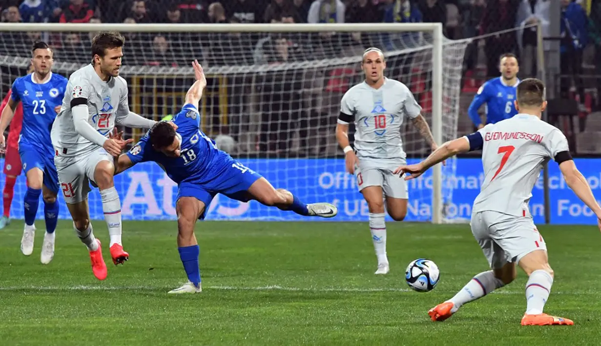 Bosnia and Herzegovina mengalahkan Islandia dengan skor 3-0. (ELVIS BARUKCIC/AFP)