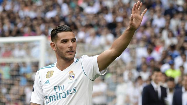 FOTO: Suporter Sambut Meriah Wonderkid Baru Real Madrid