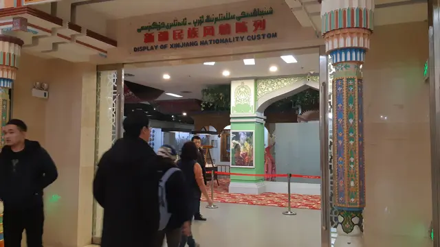 Pameran kebudayaan etnik di Museum XInjiang atau museum sejarah wilayah barat di Urumqi (RIzki Akbar Hasan / Liputan6.com)