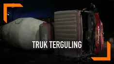 Kecelakaan tunggal terjadi di daerah Kranji Bekasi hari Minggu (24/3) sore. Truk molen terguling setelah sopir hllang kendali dan terpaksa banting truknya hingga terbalik. Kecelakaan ini sempat macetkan lalu lintas arah Bekasi ke Jakarta.