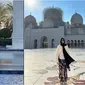 Jennie BLACKPINK pakai kerudung saat kunjungi Grand Mosque Abu Dhabi. (Sumber: Twitter/jerseyanne20 / Instagram/jennierubyjane)