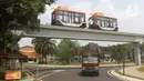 Dua unit Tram Mover Garuda Kencana yang sedang melintas di Taman Mini Indonesia Indah, Jakarta, Rabu (28/9/2022). . Menurut Direktur Utama PT INKA (Persero) Budi Noviantoro Tram Mover ini akan menggantikan kereta layang. (Liputan6.com/Herman Zakharia)