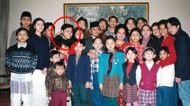 6 Potret Masa Kecil Ivan Gunawan hingga Remaja, Bikin Pangling