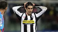 Juventus&#039; midfielder Tiago Mendes shows his disappointment during Serie A match at Massimino Stadium 12 January 2008. Both teams finished in a draw 1-1. AFP PHOTO/Marcello PATERNOSTRO