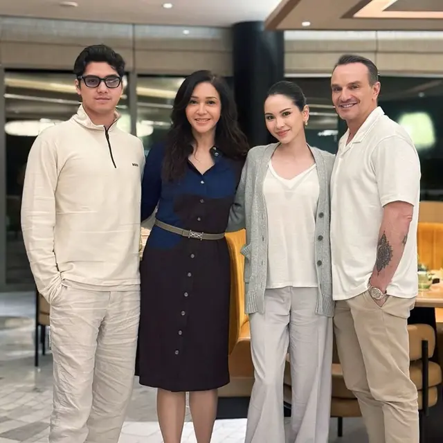 Koleksi dress Maia Estianty (Foto: Instagram @maiaestiantyreal)