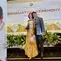 6 Potret Dewi Perssik Berhasil Didik Anak Angkat, Berprestasi hingga Lulus SMA
