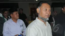 Bambang Widjojanto saat mendatangi seminar nasional yang digagas oleh Konfederasi Serikat Pekerja Indonesia (KSPI), Jakarta, Senin (16/2/2015). (Liputan6.com/Herman Zakharia)