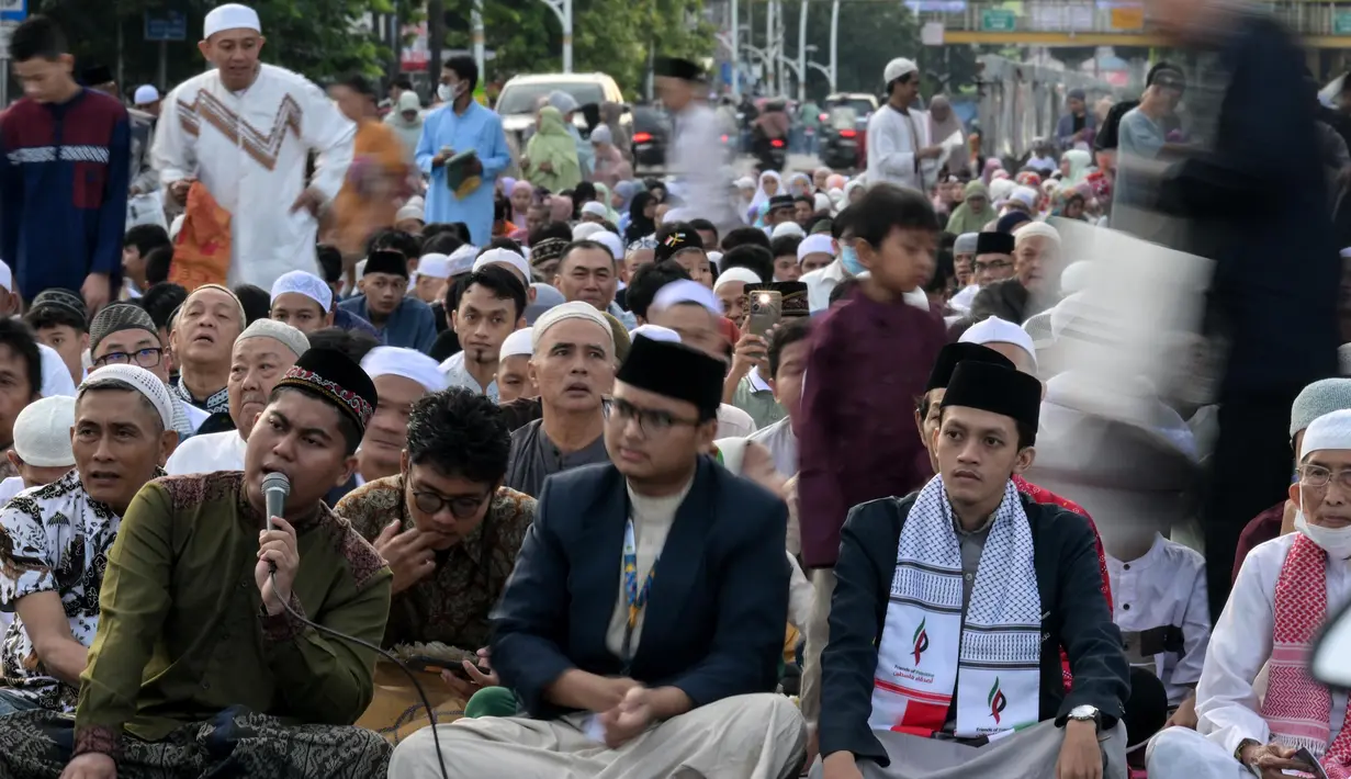 Lokasi ini rutin digunakan untuk salat Id setiap tahunnya. (BAY ISMOYO/AFP)