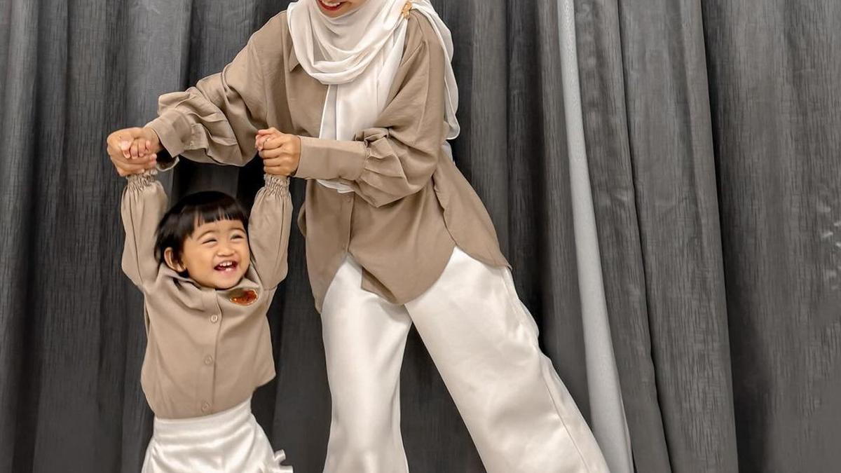 6 Rekomendasi Model Baju Couple Ibu dan Anak, Bisa Jadi Pilihan