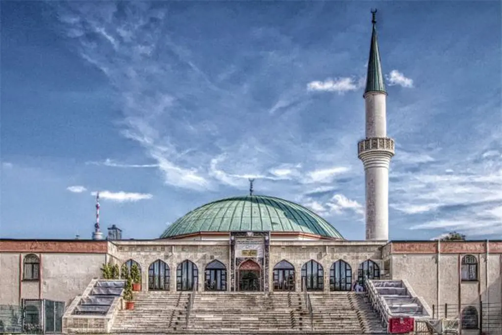 Wina Islamic Centre, Wina, Austria. (Sumber Foto: spottedbylocals.com)