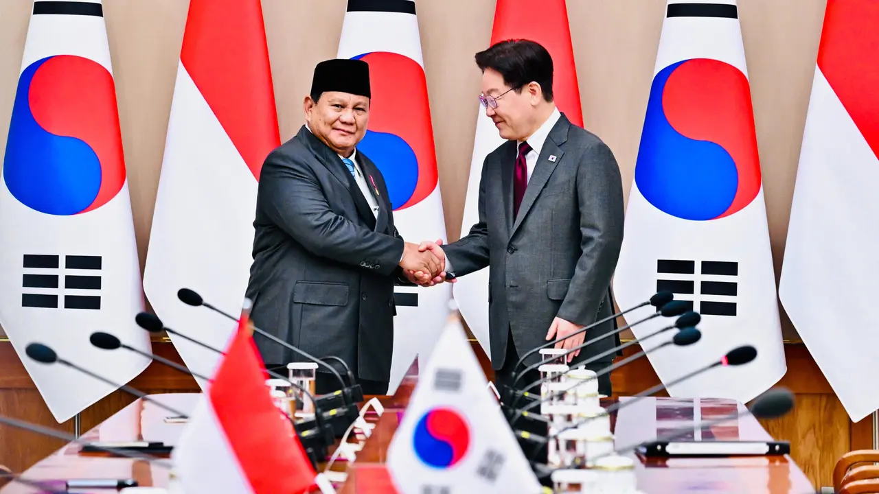 Presiden Korea Selatan (Korsel) Lee Jae Myung saat bertemu dengan Presiden Prabowo Subianto di Istana Kepresidenan Republik Korea, Cheong Wa Dae (Blue House), Seoul.
