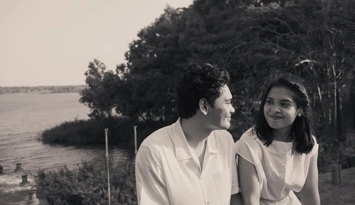 Mereka pun mengabadikan momen bahagia itu dengan sesi foto. Potretnya diunggah Mikha di Instagramnya. [Instagram @mikha97]