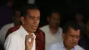 Didampingi Wakil Presiden Jusuf Kalla, Presiden Jokowi menggelar konferensi pers soal kabinet di Istana Merdeka, Jakarta, Kamis (23/10/2014). (Liputan6.com/Herman Zakharia)