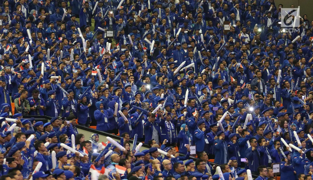 Sejumlah kader saat menghadiri  Rapimnas Partai Demokrat di Bogor, Jawa Barat, Sabtu (10/3).  Rapimnas Partai Demokrat yang bertemakan "Demokrat S14P!", membahas persiapan pemilu partai demokrat di 2019. (Liputan6.com/Angga yuniar)