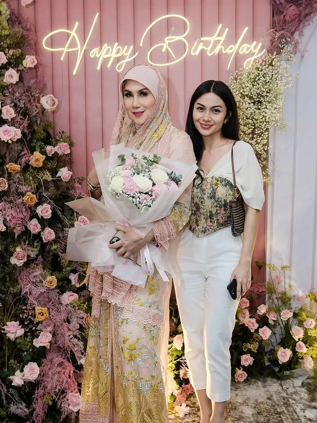 6 Potret Tamu Seleb di Ultah Marini Zumarnis, Ada Artis Senior hingga Ariel Tatum