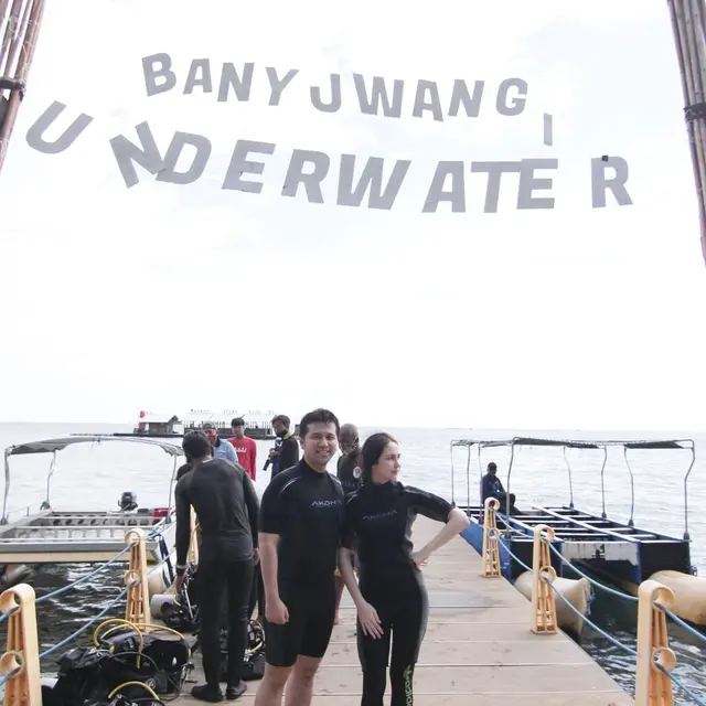 7 Momen Arumi Bachsin dan Emil Dardak Menyelam Bareng di Banyuwangi
