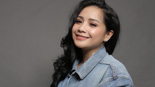 nagita slavina alami kejadian menegangkan  jalanan