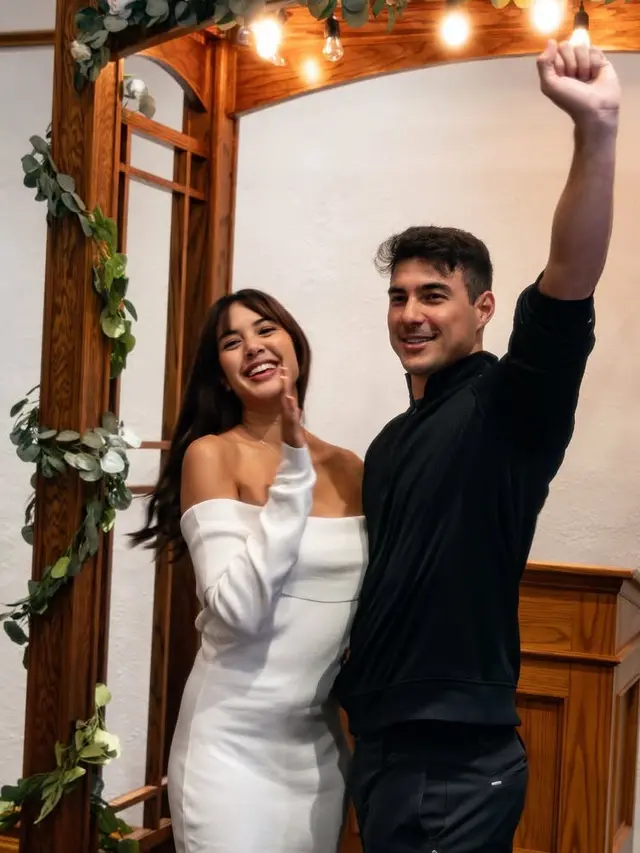 Tampilan Aurelie Moeremans saat menikah dengan Tyler Bigenho. [@aurelie]