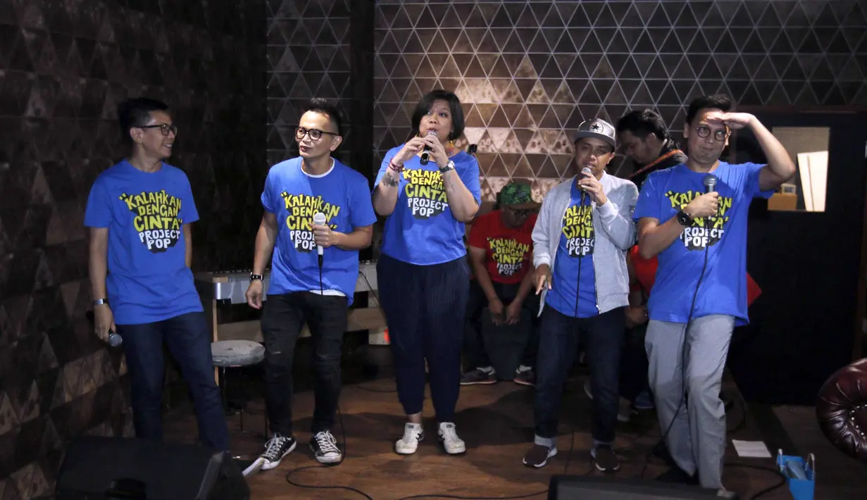 Setelah sempat vakum sekitar dua tahun, grup vokal Project Pop akhirnya kembali merilis single. Lagu ini sebegai pengobat rindu para penggemarnya. Ini merupakan karya perdana setelah ditinggal salah satu personelnya Oon. (Nurwahyunan/Bintang.com)