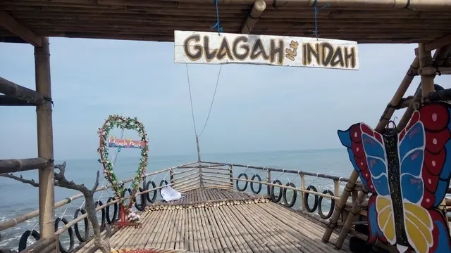 Spot Selfie baru di pantai Glagah